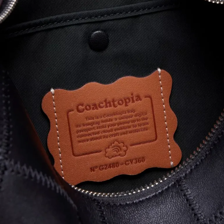 Alter/Ego Schultertasche aus Upcrafted Leather im Schachbrettmuster*COACH Store