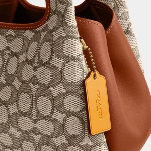 Lana Schultertasche 23 Aus Signature Jacquard*COACH Best