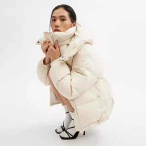 Mittellange Daunenjacke aus recyceltem Polyamid mit Gürtel*COACH Hot