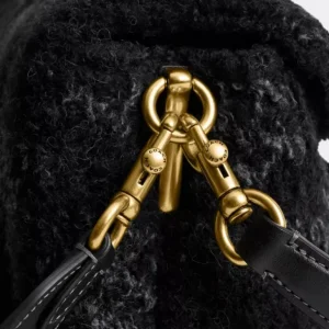 Weiche Tabby Schultertasche aus Signature-Strick*COACH Fashion