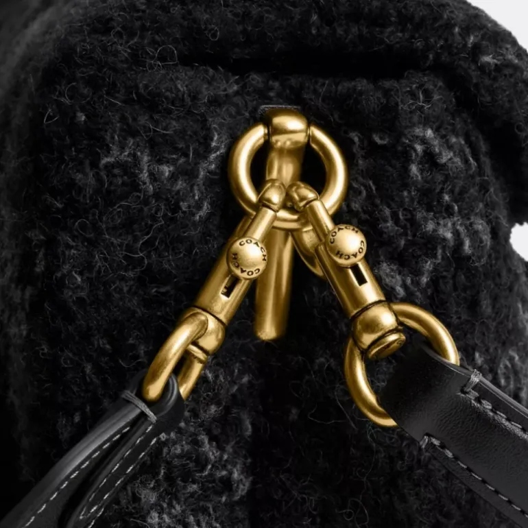 Weiche Tabby Schultertasche aus Signature-Strick*COACH Fashion