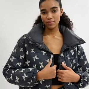 Wendbare kurze Steppjacke aus recyceltem Polyamid*COACH Hot